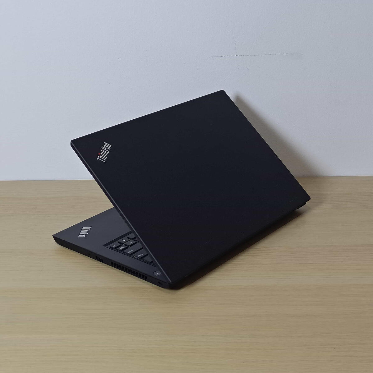 Lenovo Thinkpad L480 Belakang Kiri Lenovo Thinkpad L480 Kiri Butik Laptop