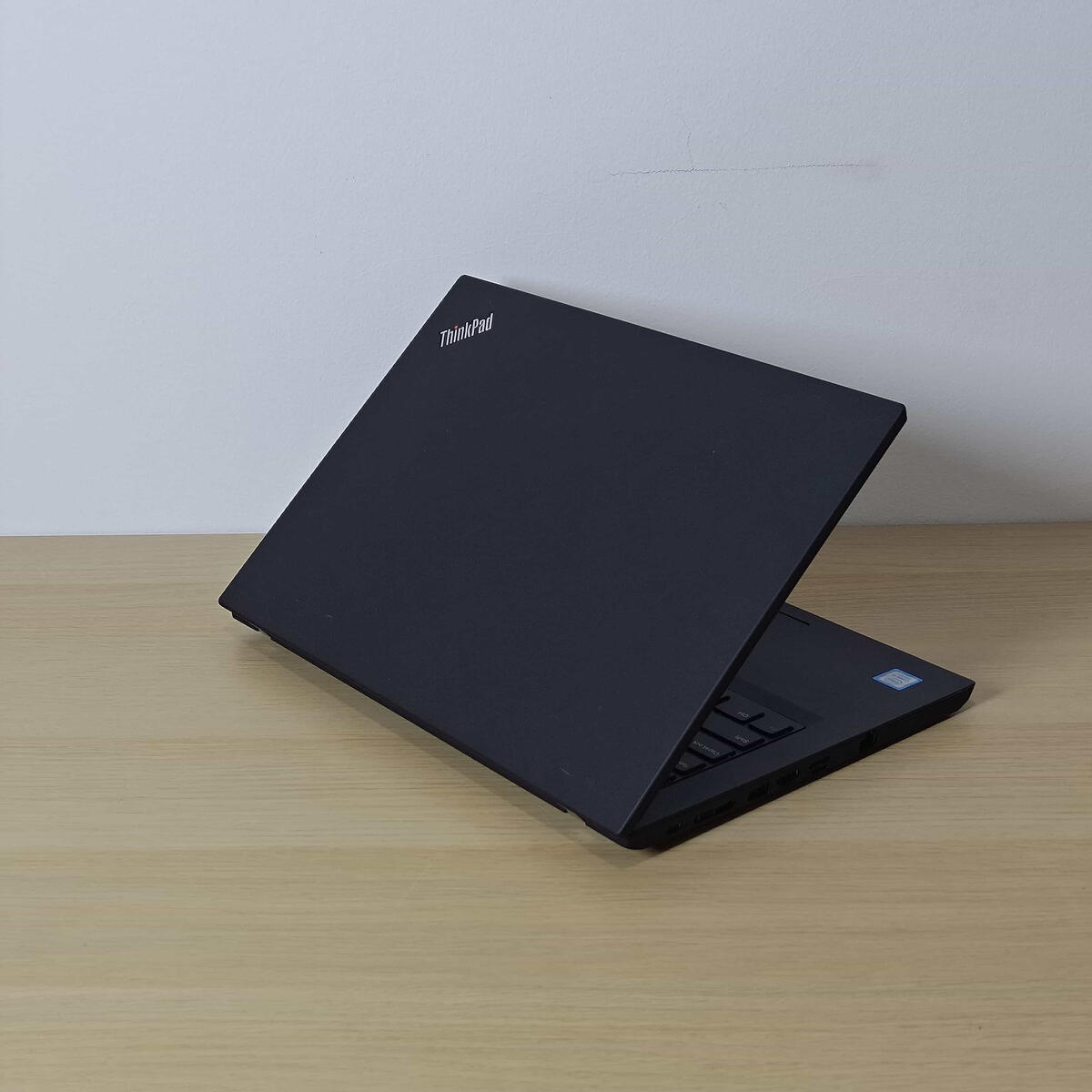 Lenovo Thinkpad L480 Belakang Kanan Lenovo Thinkpad L480 Belakang Kanan Butik Laptop